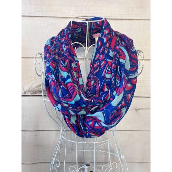 LILLY PULITZER BREWSTER BLUE REEL ME IN RILEY INFINITY LOOP SCARF PRINTED - Picture 1 of 2